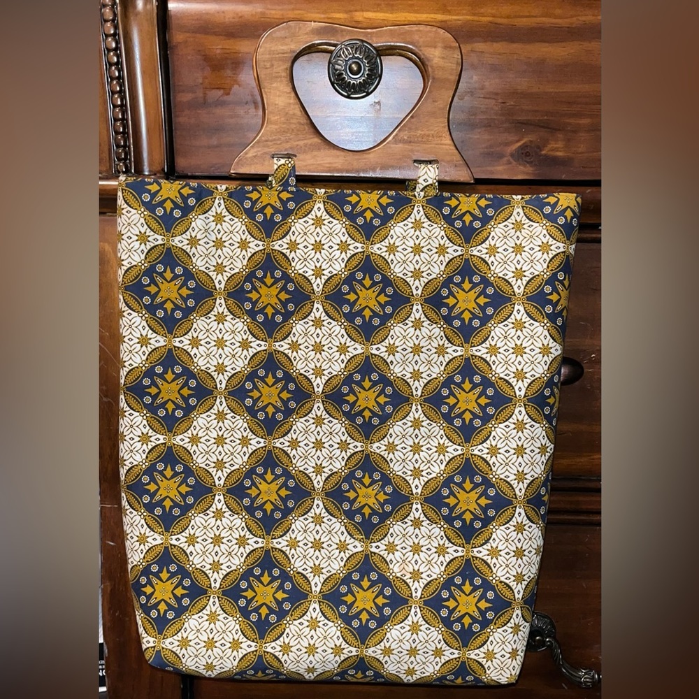 Wooden handle bag